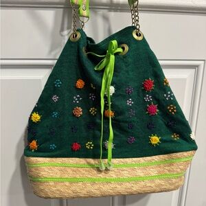 Green Straw bucket bag with embroidery